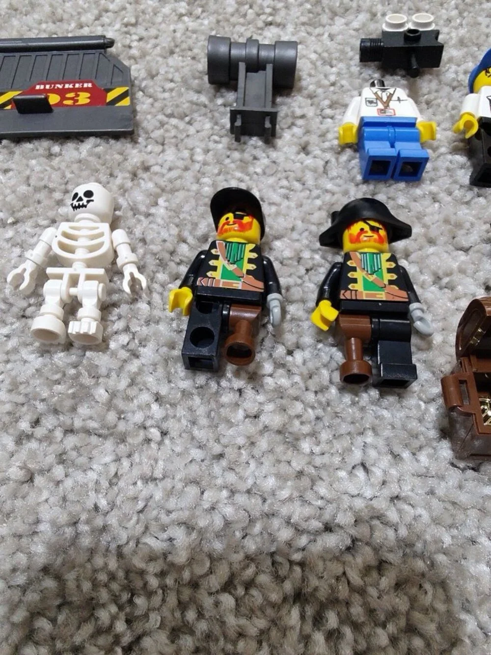 LEGO Vintage Minifigure Lot Studios Pirates Hagrid Skeleton Bunker Props Parts